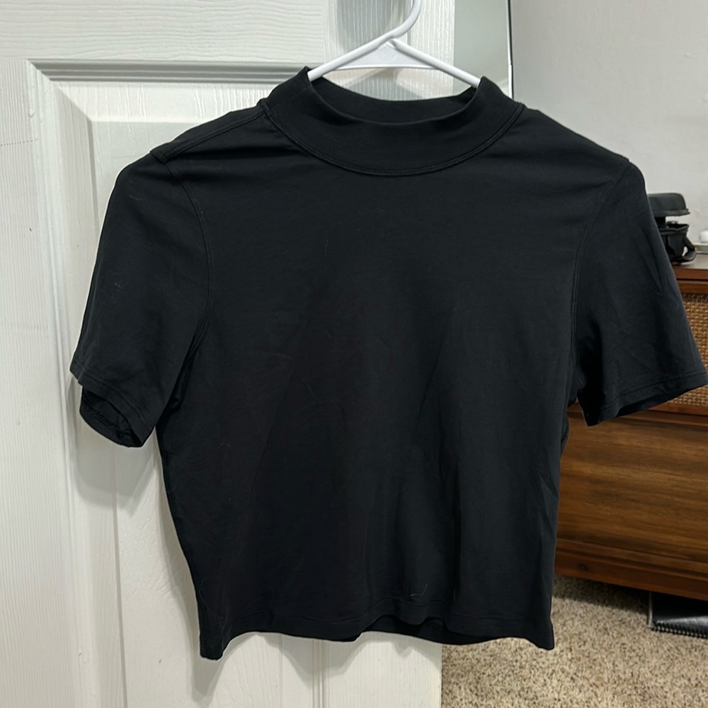 Lululemon crop top